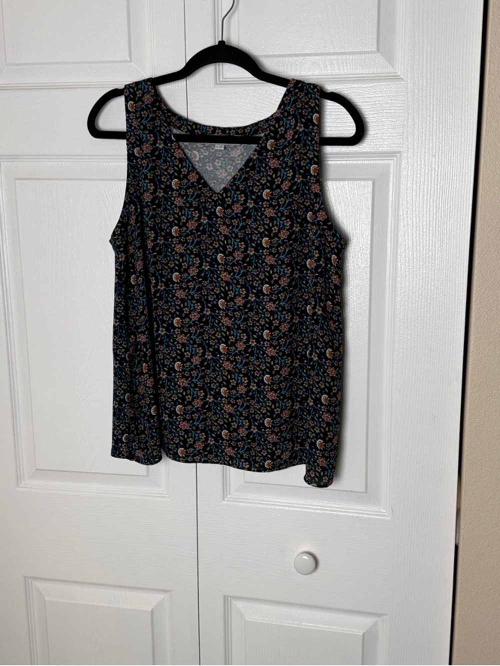 LOFT Black V-Neck Floral Tank Top